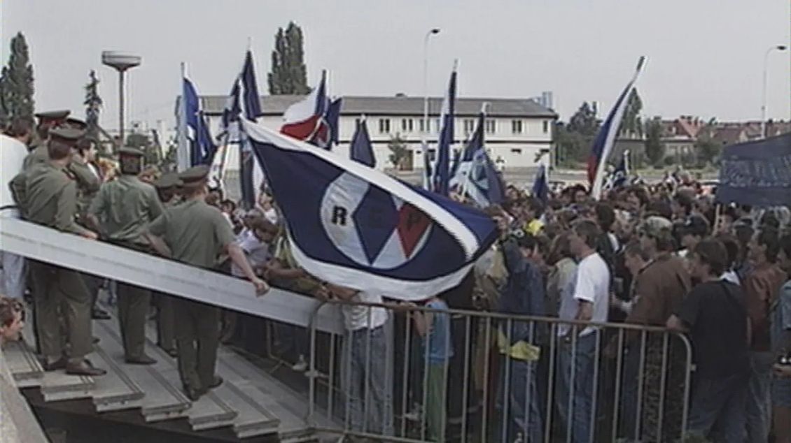 30 let zpět: Demonstrace republikánů u Československé televize